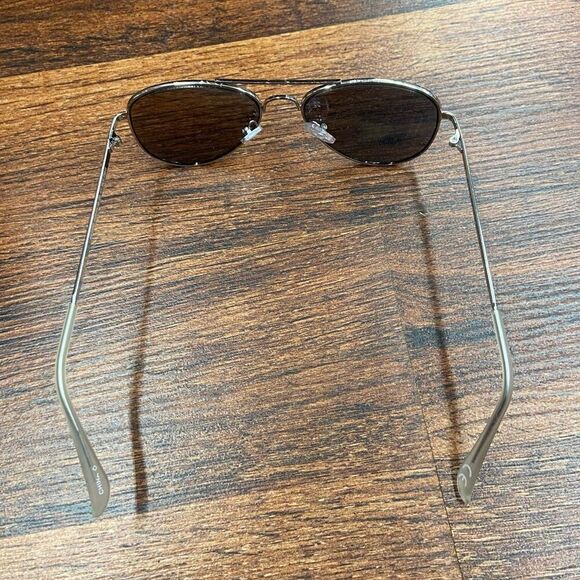 Foster Grant Unisex Adult Metal Mirrored Tinted Sunglasses Silver One Size - Picture 2 of 4